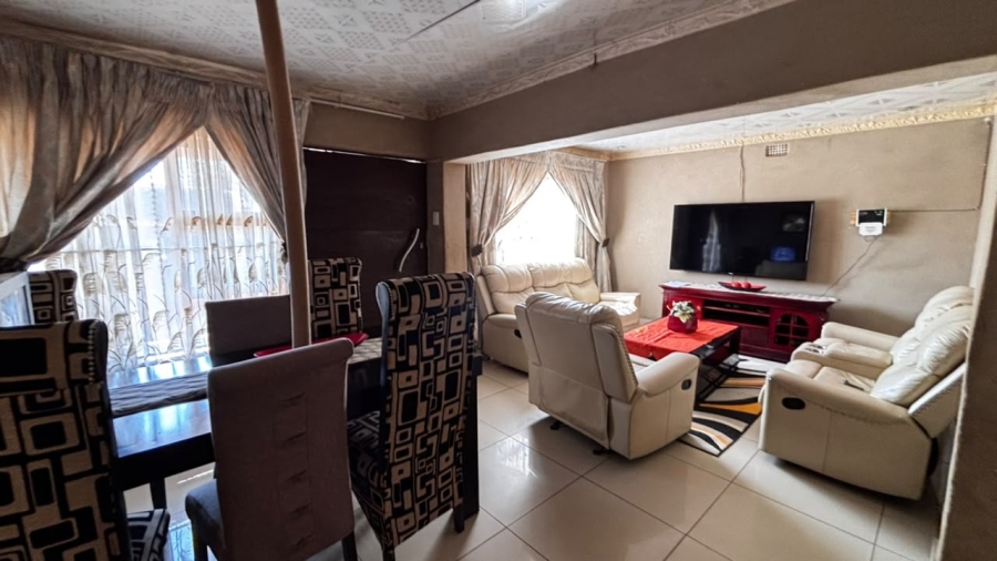 4 Bedroom Property for Sale in Etwatwa Gauteng