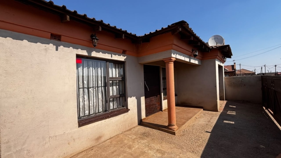 4 Bedroom Property for Sale in Etwatwa Gauteng