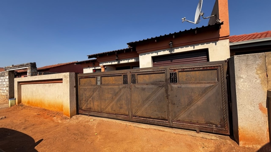 4 Bedroom Property for Sale in Etwatwa Gauteng
