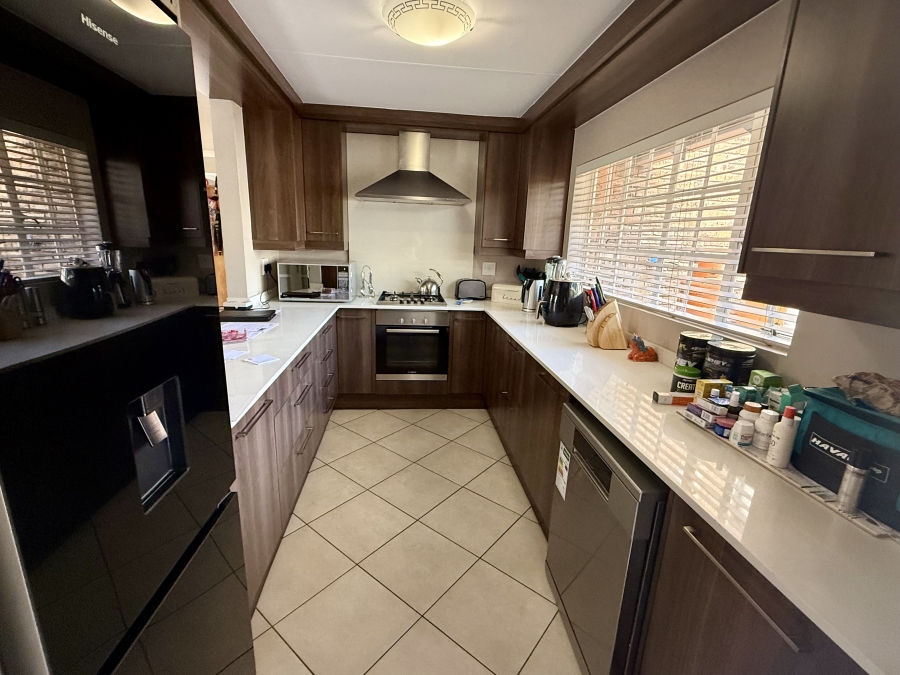 4 Bedroom Property for Sale in Strubensvallei Gauteng