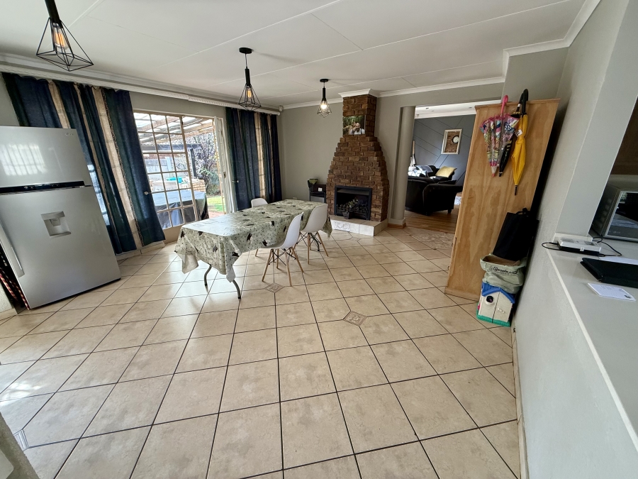 4 Bedroom Property for Sale in Strubensvallei Gauteng