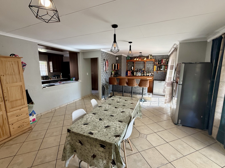 4 Bedroom Property for Sale in Strubensvallei Gauteng