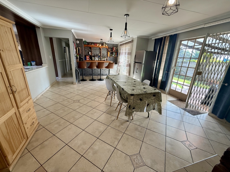 4 Bedroom Property for Sale in Strubensvallei Gauteng