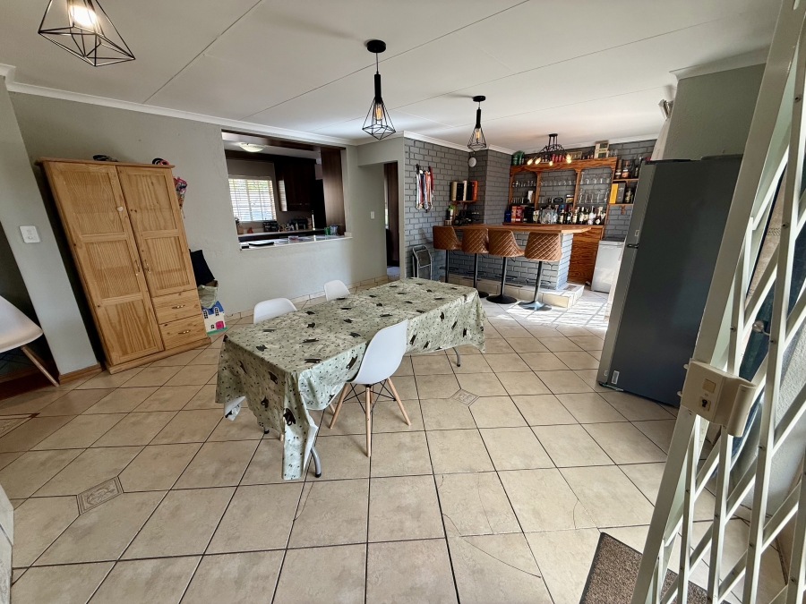4 Bedroom Property for Sale in Strubensvallei Gauteng