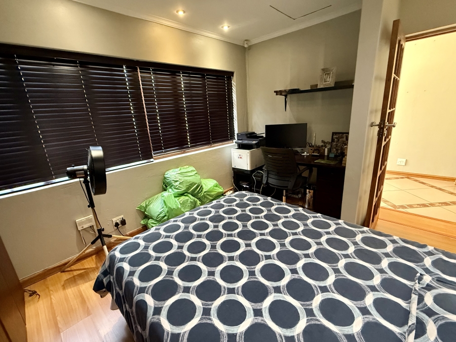 4 Bedroom Property for Sale in Strubensvallei Gauteng