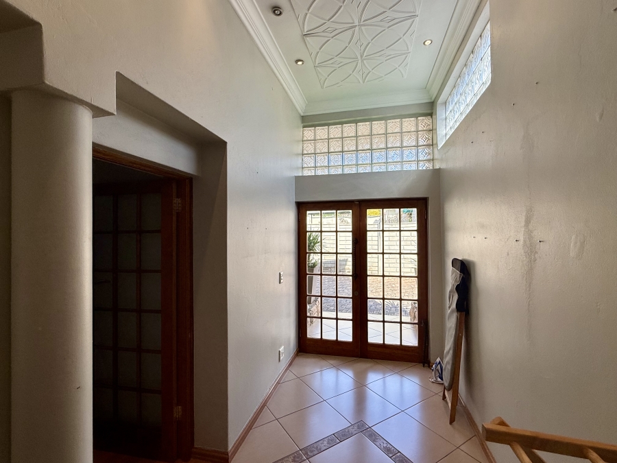 4 Bedroom Property for Sale in Strubensvallei Gauteng