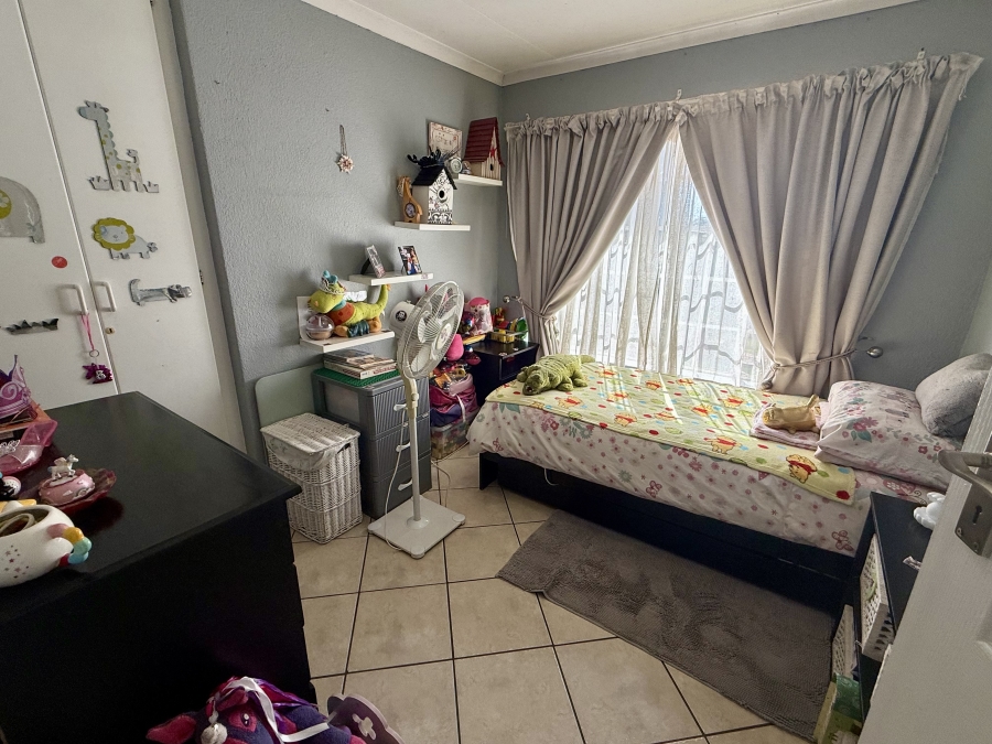 4 Bedroom Property for Sale in Strubensvallei Gauteng