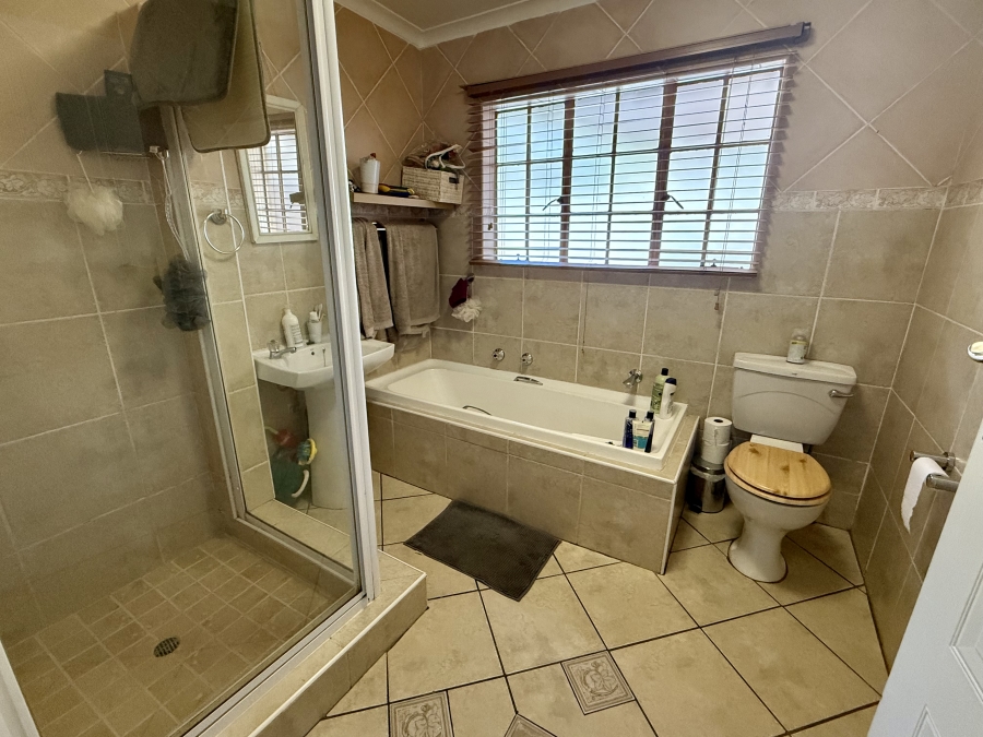 4 Bedroom Property for Sale in Strubensvallei Gauteng