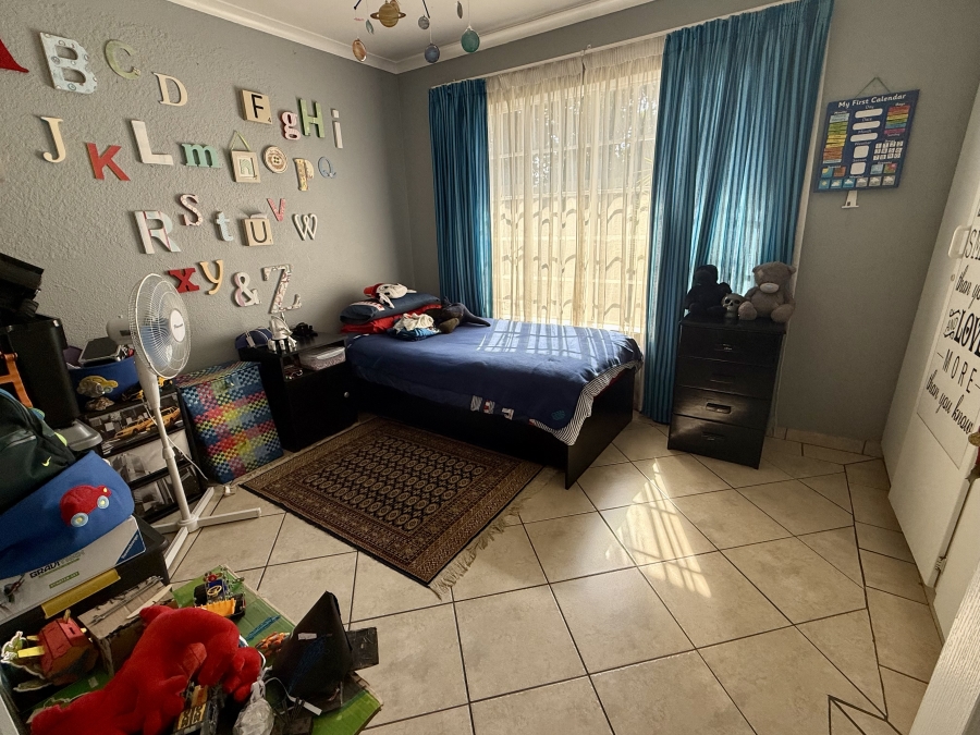4 Bedroom Property for Sale in Strubensvallei Gauteng