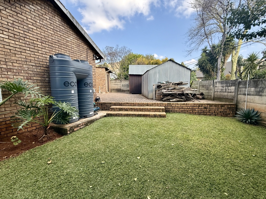 4 Bedroom Property for Sale in Strubensvallei Gauteng