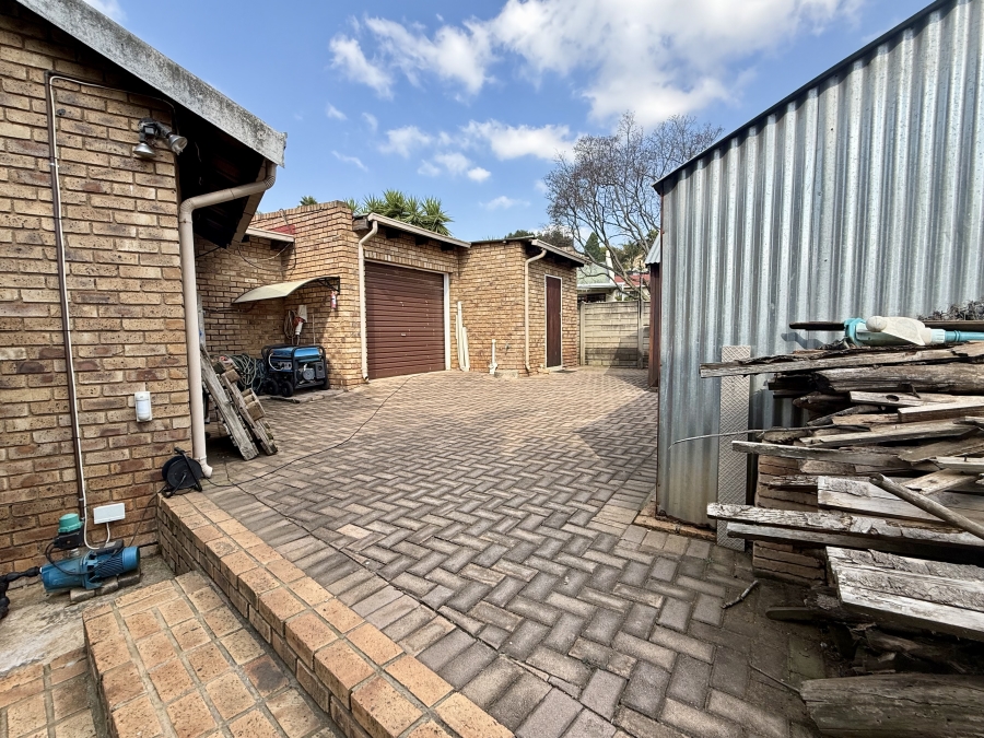 4 Bedroom Property for Sale in Strubensvallei Gauteng