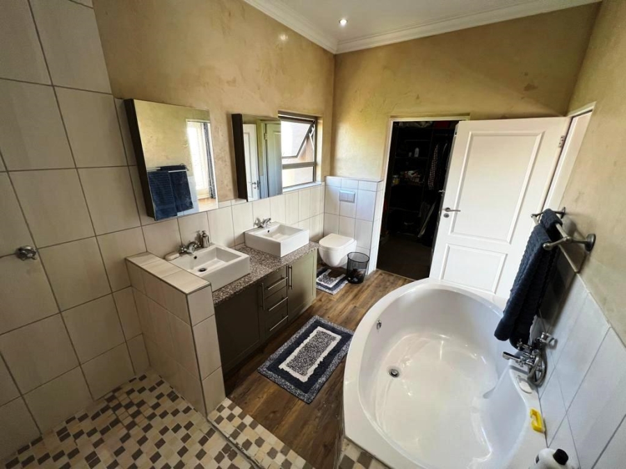 4 Bedroom Property for Sale in Eldoraigne Gauteng