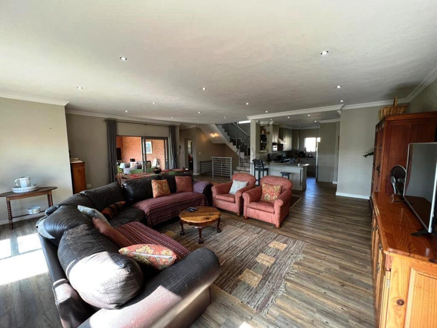 4 Bedroom Property for Sale in Eldoraigne Gauteng