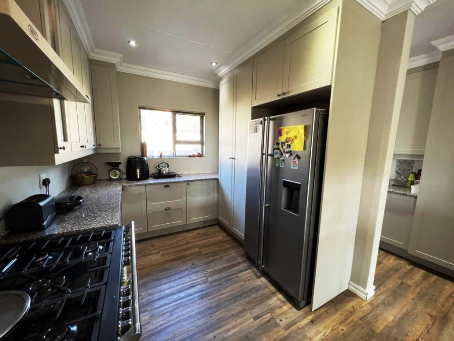 4 Bedroom Property for Sale in Eldoraigne Gauteng