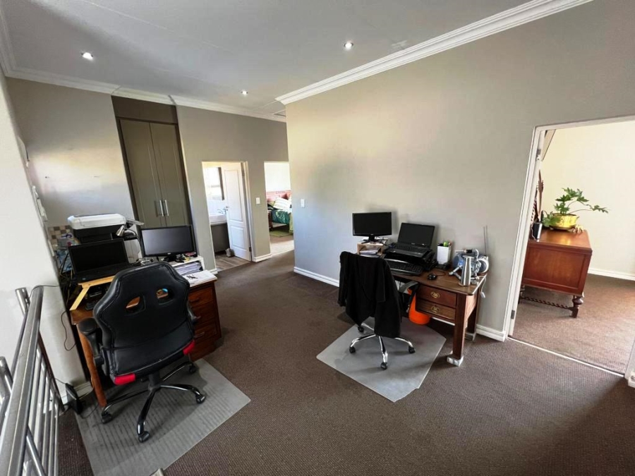 4 Bedroom Property for Sale in Eldoraigne Gauteng