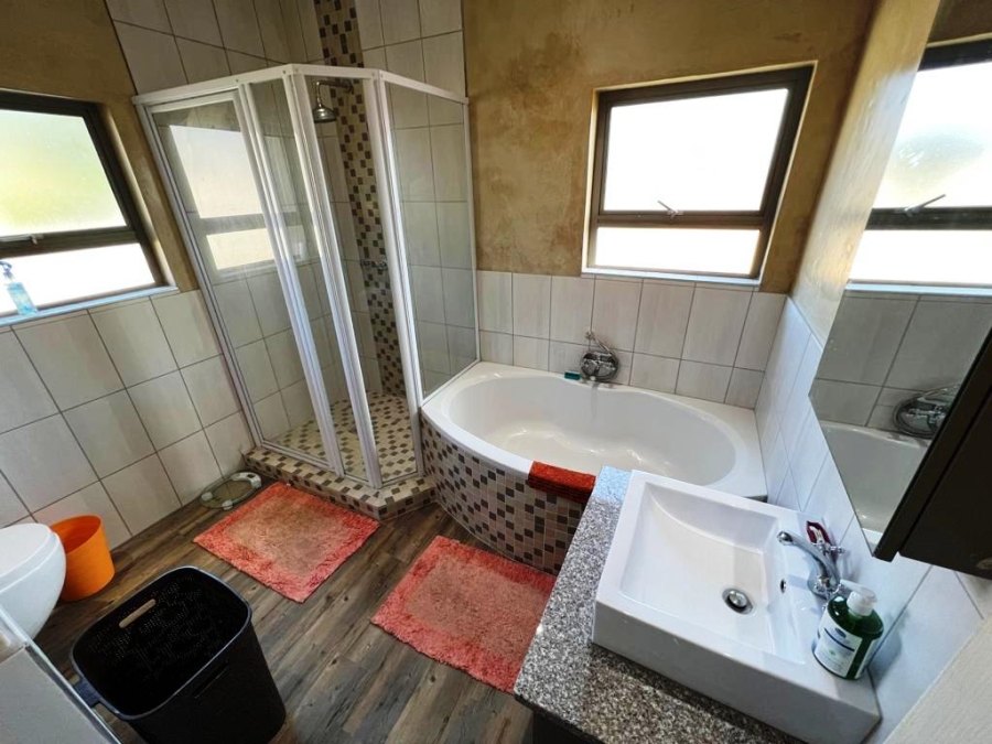 4 Bedroom Property for Sale in Eldoraigne Gauteng