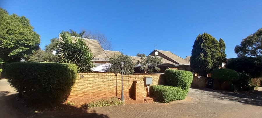 To Let 3 Bedroom Property for Rent in Weltevreden Park Gauteng