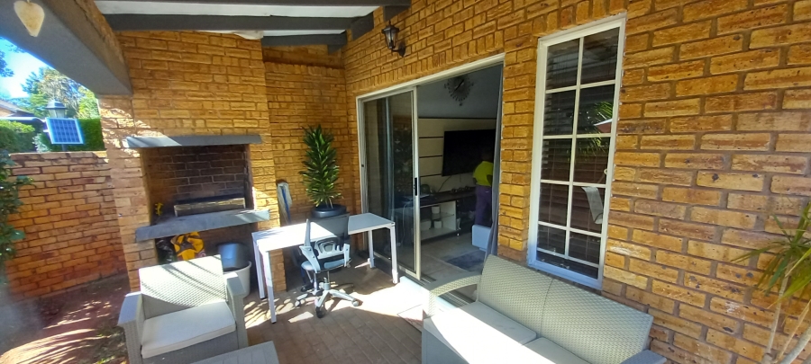 To Let 3 Bedroom Property for Rent in Weltevreden Park Gauteng