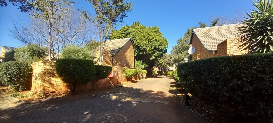 To Let 3 Bedroom Property for Rent in Weltevreden Park Gauteng