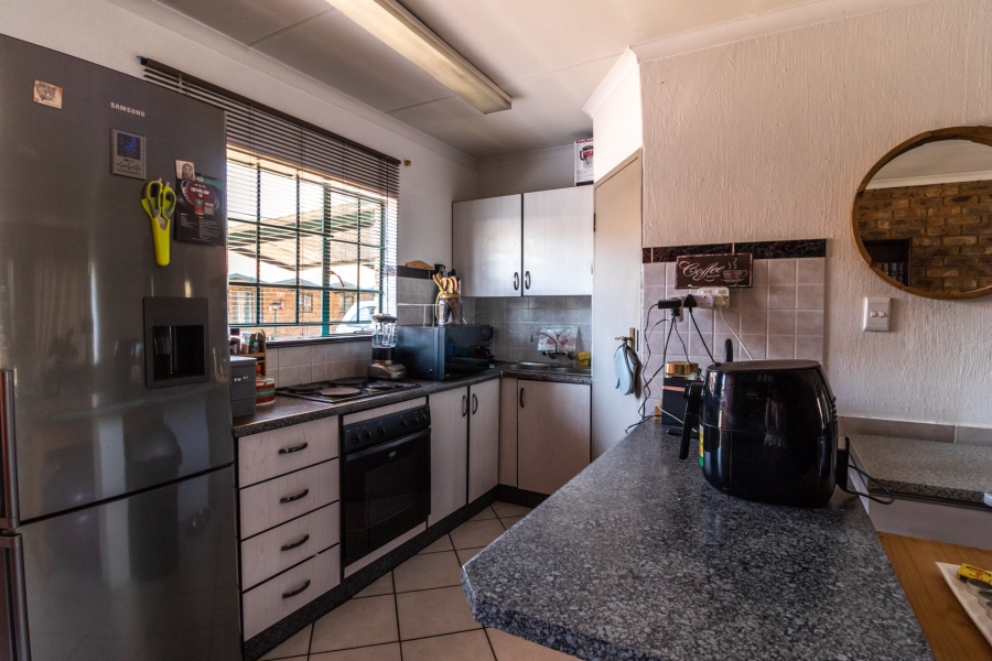 To Let 1 Bedroom Property for Rent in Moregloed Gauteng