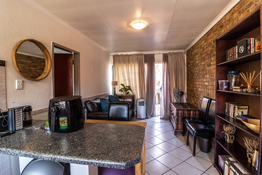 To Let 1 Bedroom Property for Rent in Moregloed Gauteng