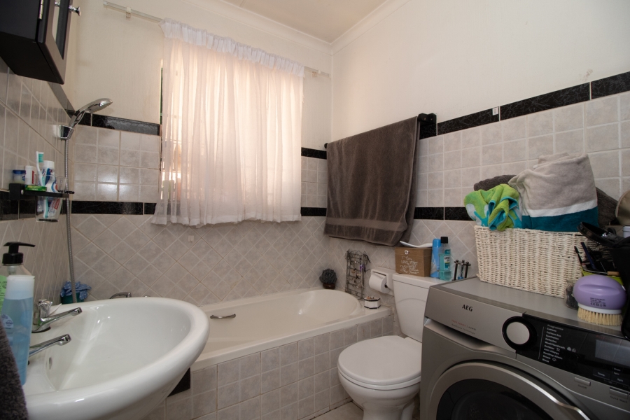 To Let 1 Bedroom Property for Rent in Moregloed Gauteng