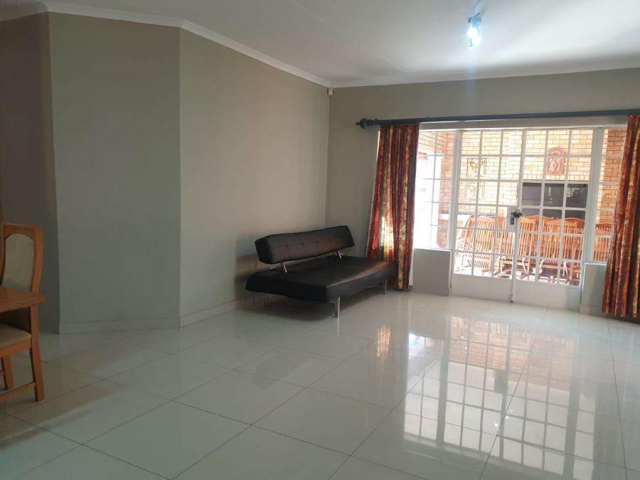 To Let 4 Bedroom Property for Rent in Sterrewag Gauteng