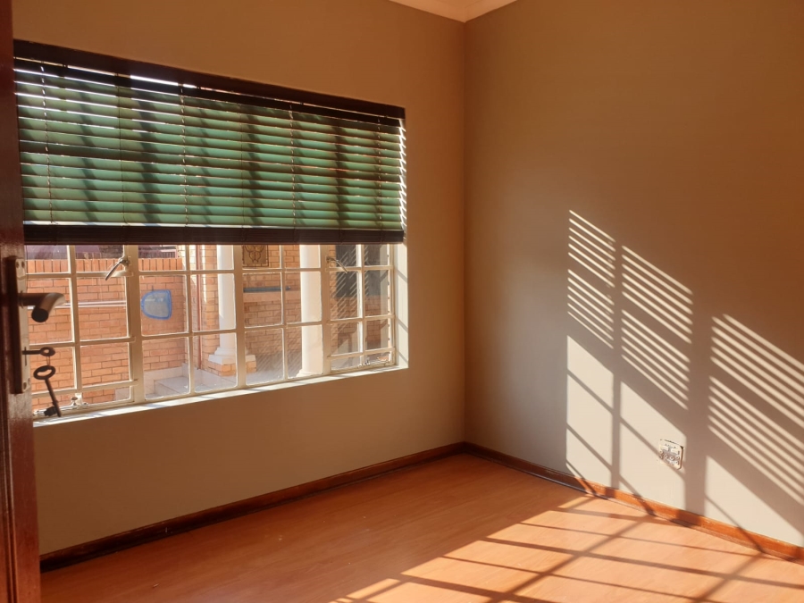 To Let 4 Bedroom Property for Rent in Sterrewag Gauteng
