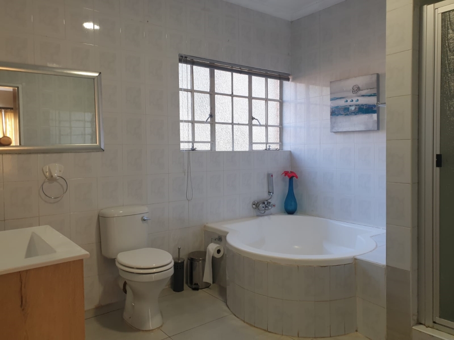 To Let 4 Bedroom Property for Rent in Sterrewag Gauteng
