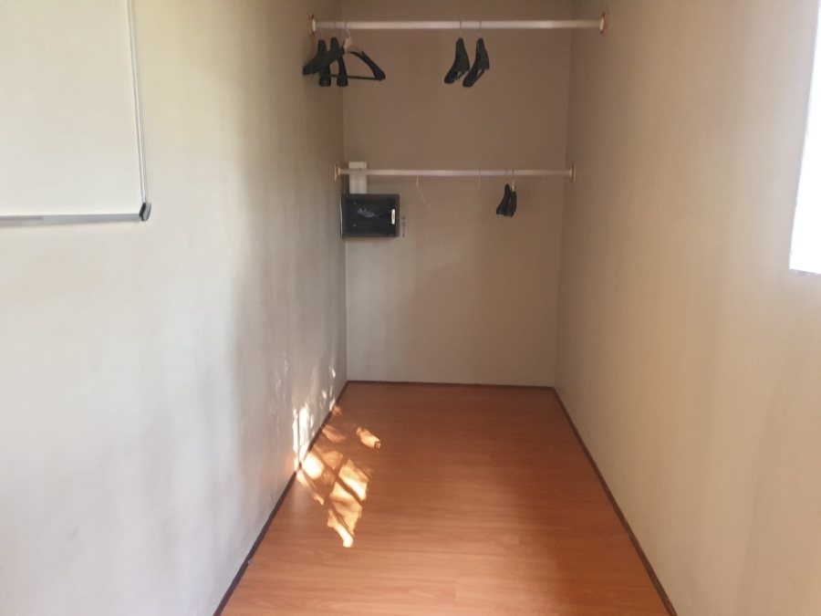 To Let 4 Bedroom Property for Rent in Sterrewag Gauteng
