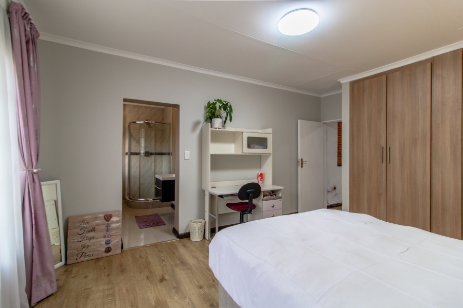 3 Bedroom Property for Sale in Alan Manor Gauteng