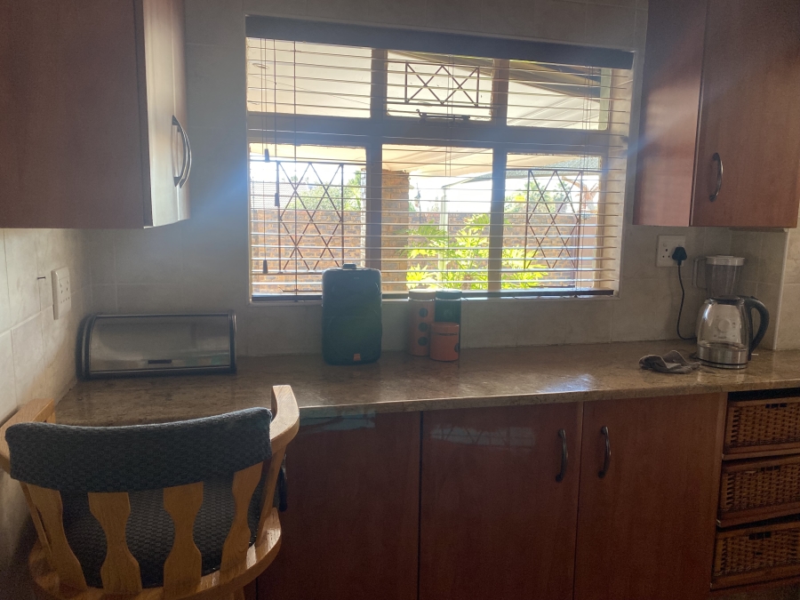 To Let 4 Bedroom Property for Rent in General Albertspark Gauteng