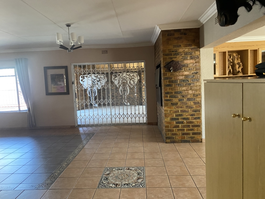 To Let 4 Bedroom Property for Rent in General Albertspark Gauteng