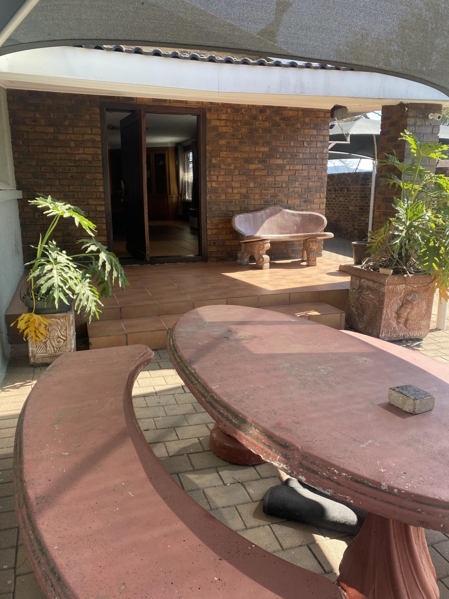 To Let 4 Bedroom Property for Rent in General Albertspark Gauteng