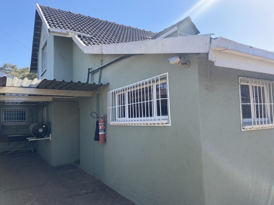 To Let 4 Bedroom Property for Rent in General Albertspark Gauteng