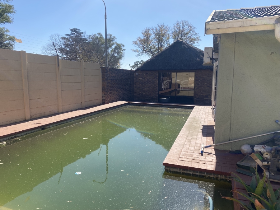 To Let 4 Bedroom Property for Rent in General Albertspark Gauteng