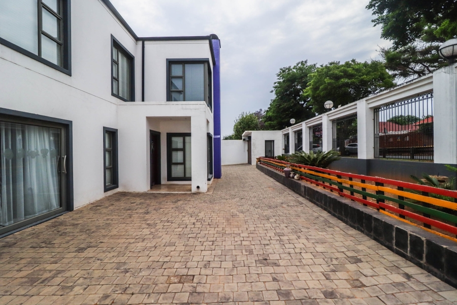 To Let 4 Bedroom Property for Rent in Linmeyer Gauteng