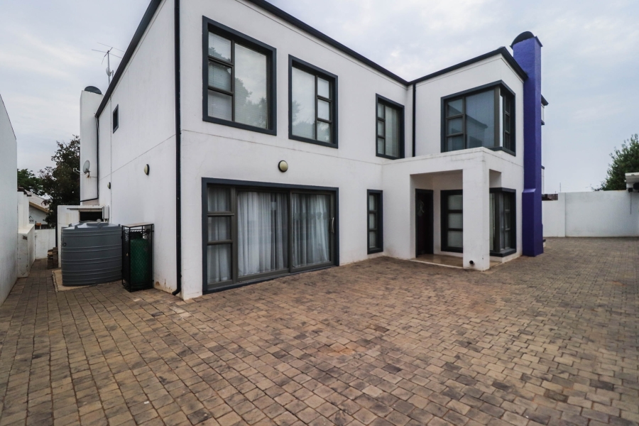 To Let 4 Bedroom Property for Rent in Linmeyer Gauteng