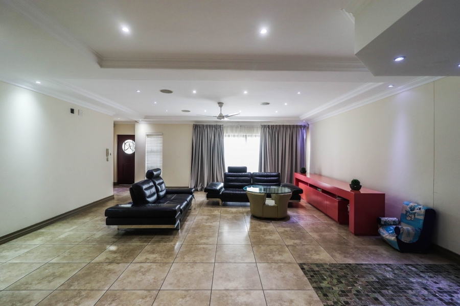 To Let 4 Bedroom Property for Rent in Linmeyer Gauteng
