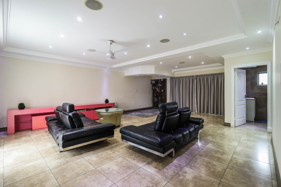 To Let 4 Bedroom Property for Rent in Linmeyer Gauteng