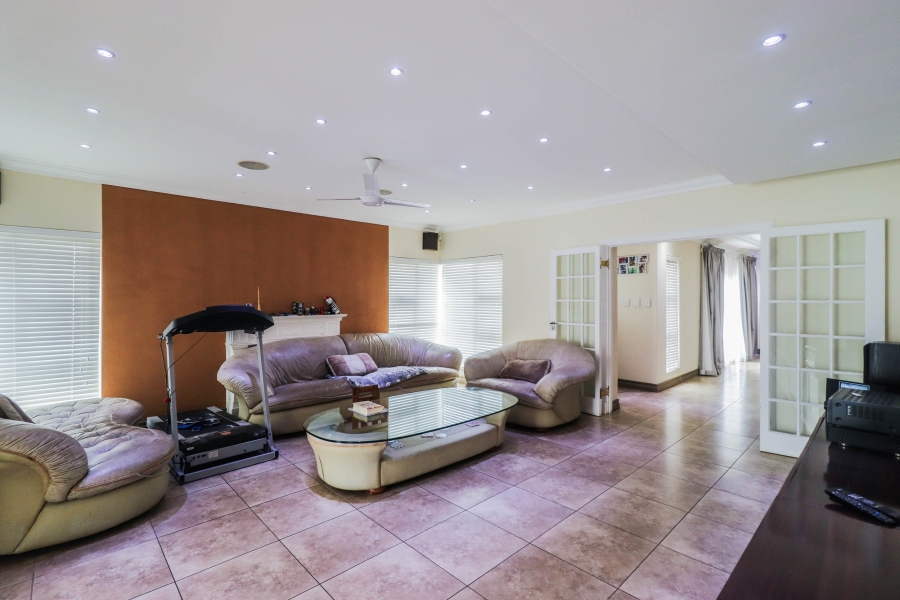 To Let 4 Bedroom Property for Rent in Linmeyer Gauteng