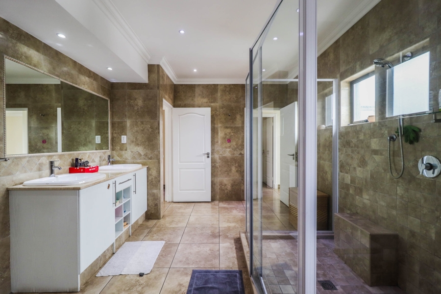 To Let 4 Bedroom Property for Rent in Linmeyer Gauteng