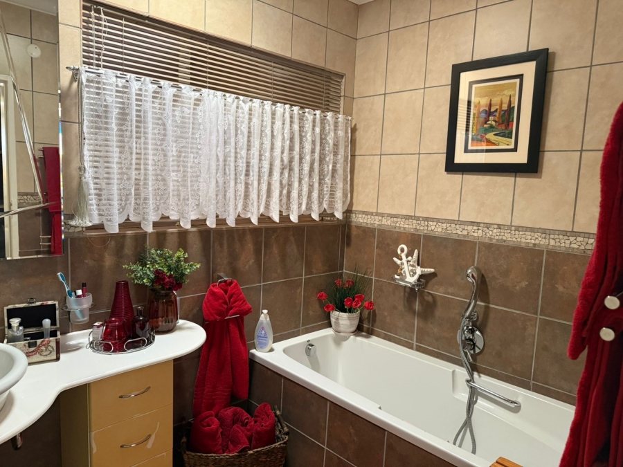 3 Bedroom Property for Sale in Moreleta Park Gauteng