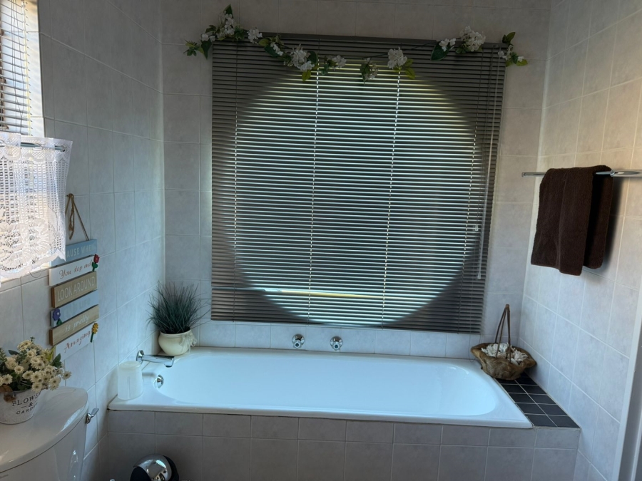 3 Bedroom Property for Sale in Moreleta Park Gauteng