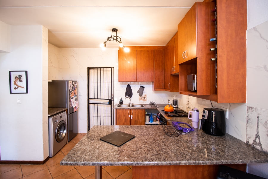 2 Bedroom Property for Sale in Honeypark Gauteng