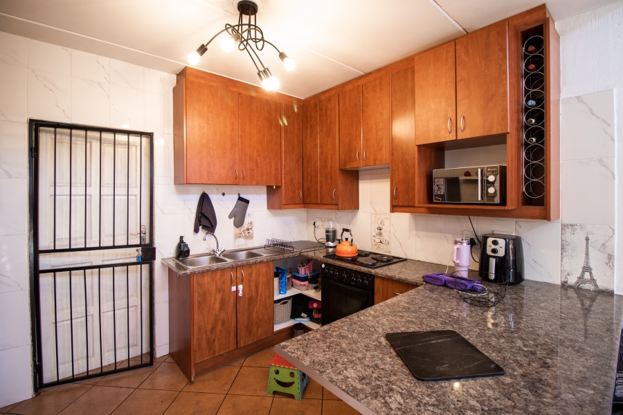 2 Bedroom Property for Sale in Honeypark Gauteng