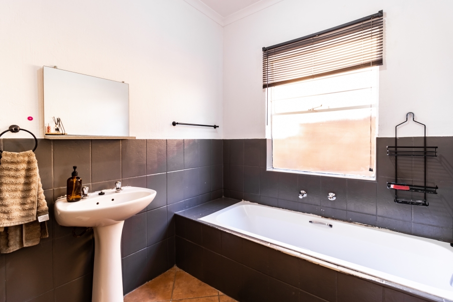 2 Bedroom Property for Sale in Honeypark Gauteng