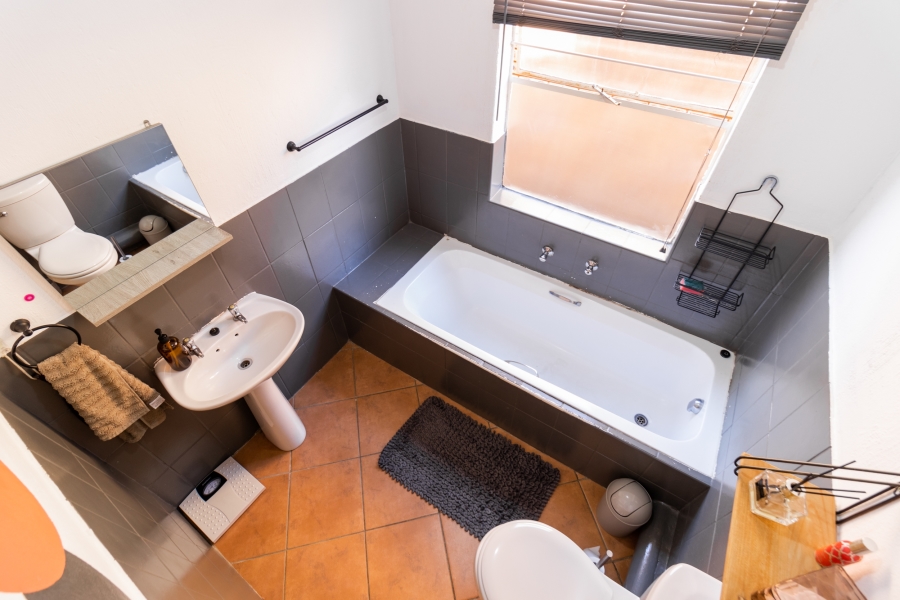 2 Bedroom Property for Sale in Honeypark Gauteng