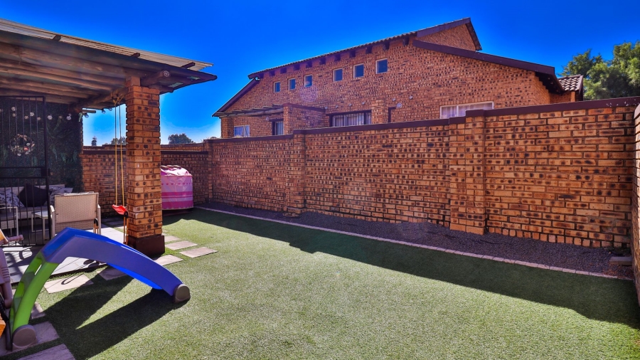 2 Bedroom Property for Sale in Honeypark Gauteng
