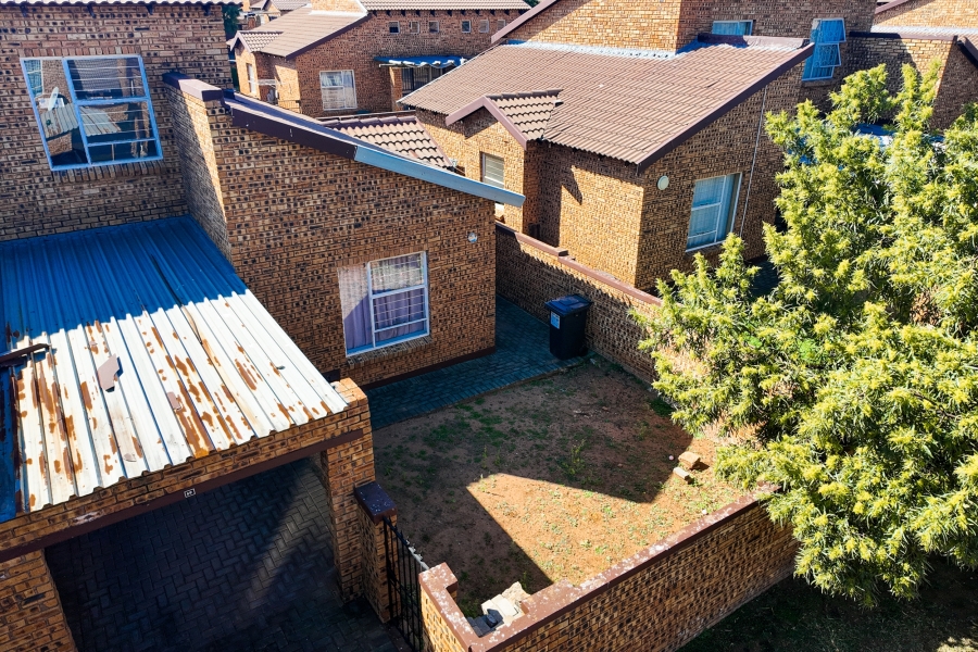 2 Bedroom Property for Sale in Honeypark Gauteng